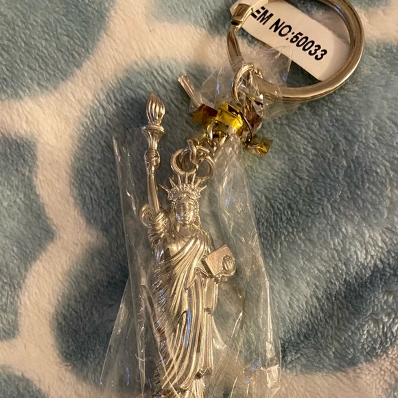 Free w/ Purchase Lady Liberty 🗽 Keychain & Bottle Opener - Picture 3 of 4